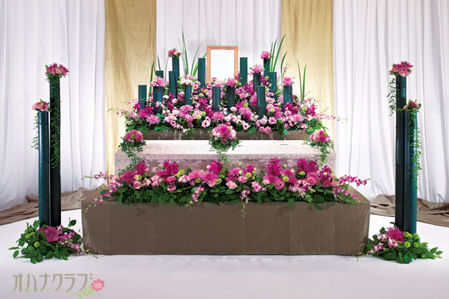 日比谷花壇のお葬式オリジナル花祭壇「竹取」